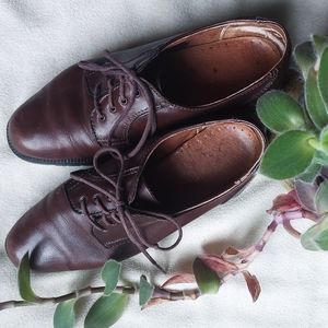 Vintage lace up brown leather shoes